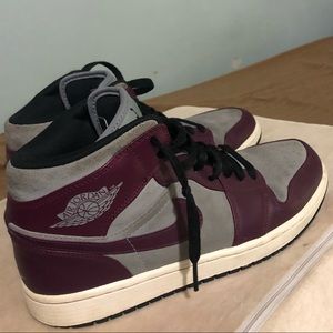 Air Jordan 1 Bordeaux mid